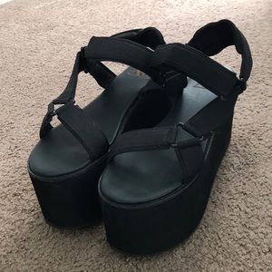 YRU Pulse Hi Platform Sandals